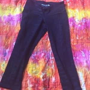 Black cropped leggings